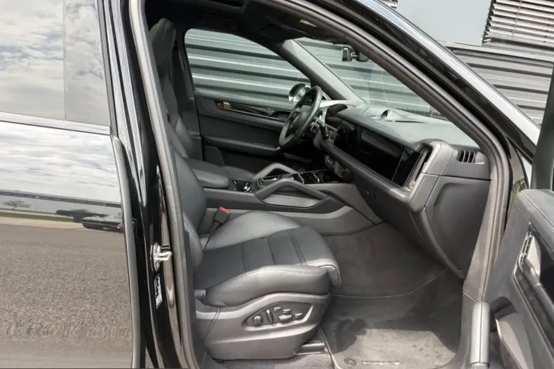 Porsche Cayenne din 2025 cu 10.700 km - oferta POR246688 - foto 24