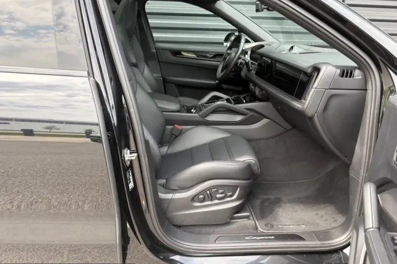 Porsche Cayenne din 2025 cu 10.700 km - oferta POR246688 - foto 27