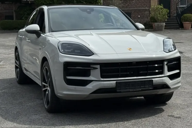 Porsche Cayenne din 2025 cu 12.100 km - oferta POR246694 - foto 1
