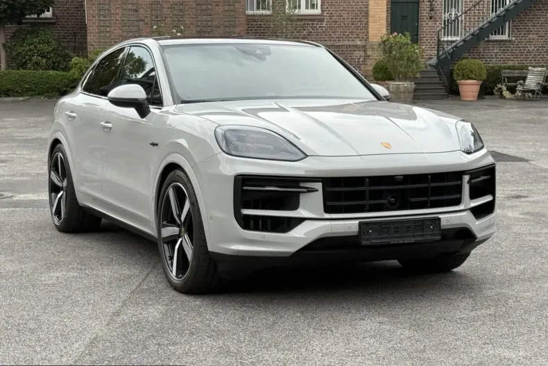 Porsche Cayenne din 2023 cu 6.200 km - oferta POR246695 - foto 1