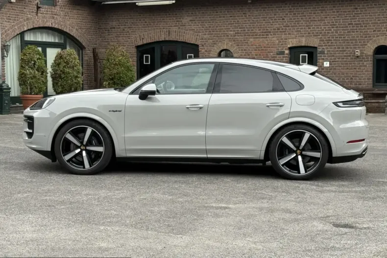 Porsche Cayenne din 2023 cu 6.200 km - oferta POR246695 - foto 24