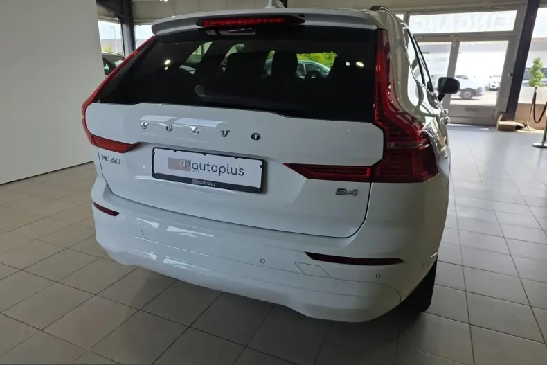 Volvo XC60 din 2022 cu 41.568 km - oferta VOL246721 - foto 7