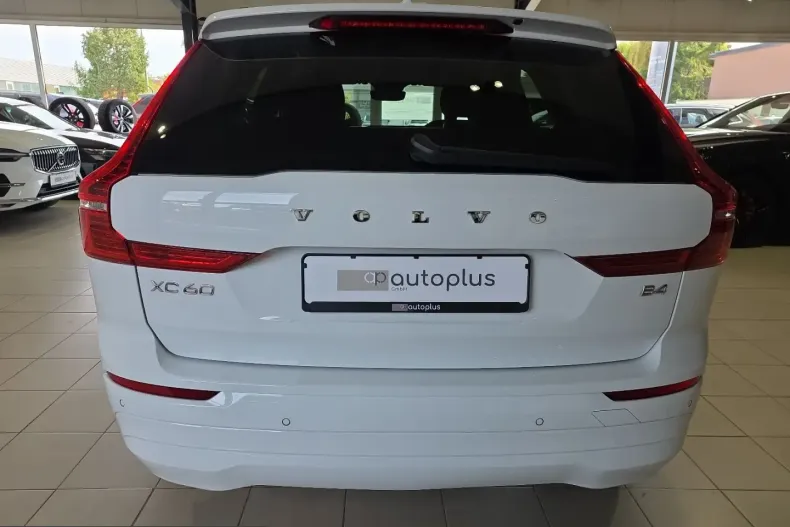 Volvo XC60 din 2022 cu 41.568 km - oferta VOL246721 - foto 8