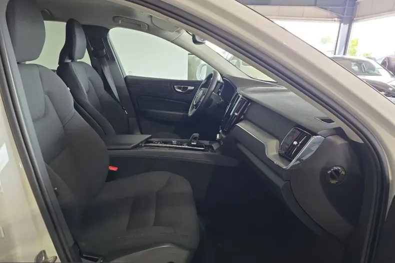 Volvo XC60 din 2022 cu 41.568 km - oferta VOL246721 - foto 11