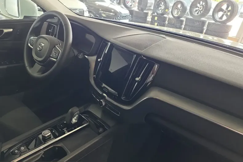 Volvo XC60 din 2022 cu 41.568 km - oferta VOL246721 - foto 12