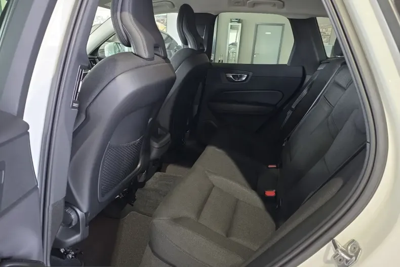 Volvo XC60 din 2022 cu 41.568 km - oferta VOL246721 - foto 16