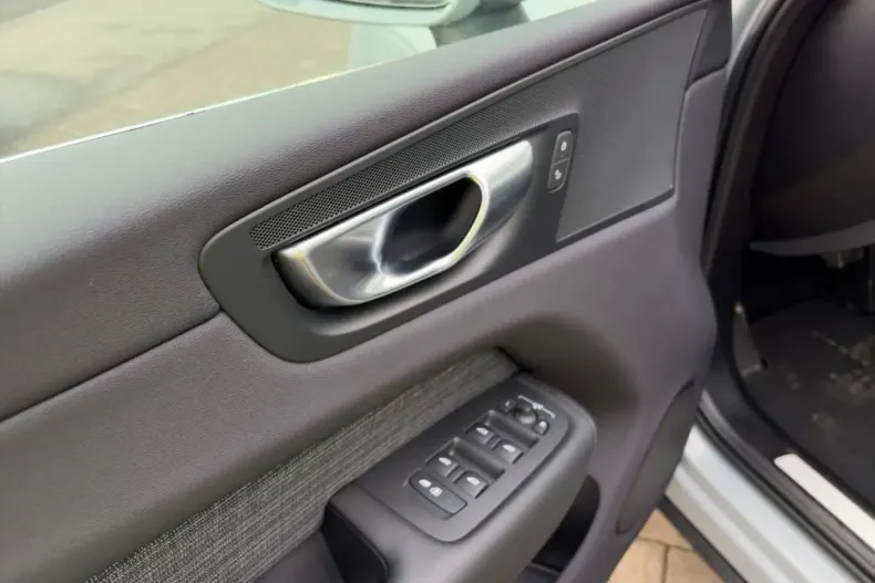 Volvo XC60 din 2023 cu 25.153 km - oferta VOL246725 - foto 14