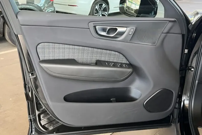 Volvo XC60 din 2023 cu 47.328 km - oferta VOL246726 - foto 15
