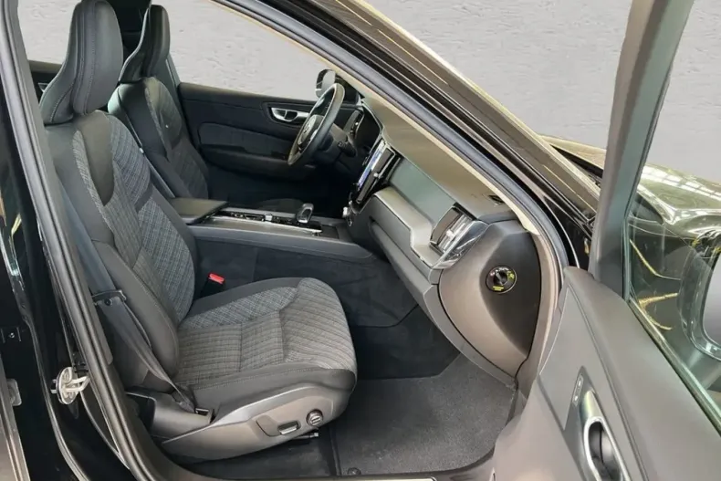 Volvo XC60 din 2023 cu 47.328 km - oferta VOL246726 - foto 17