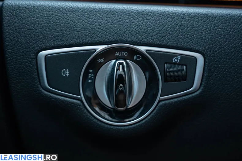 Mercedes-Benz E 300 (Clasa E) din 2022 cu 114.311 km - oferta MER246737 - foto 28