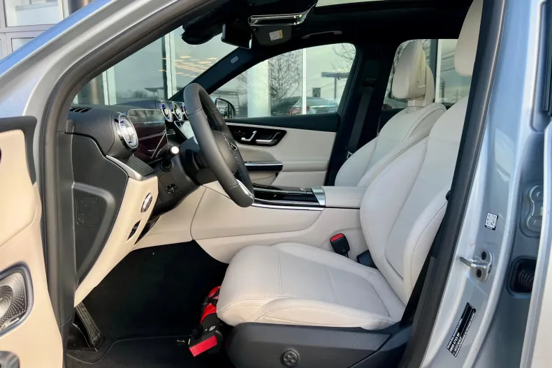 Mercedes-Benz GLC 200 (Clasa GLC) din 2025 cu 6 km - oferta MER246746 - foto 12