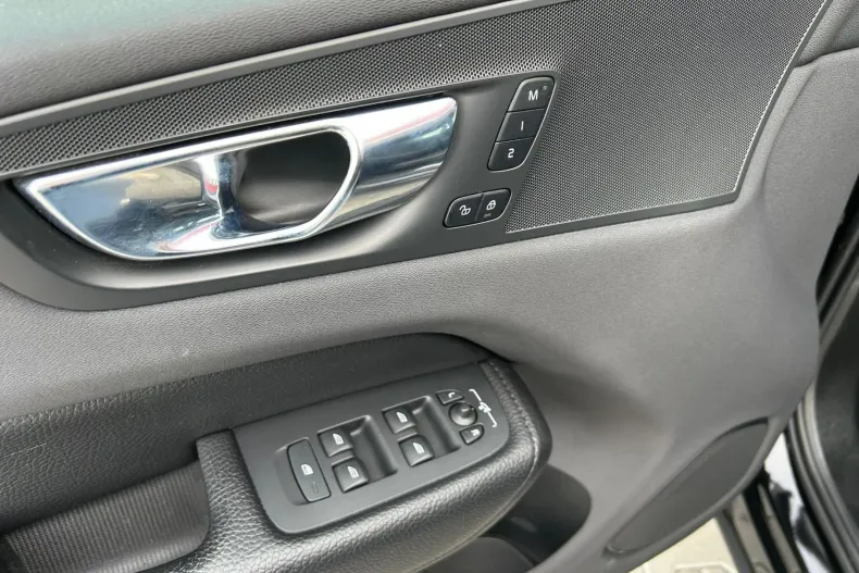 Volvo XC60 din 2022 cu 84.475 km - oferta VOL246754 - foto 4