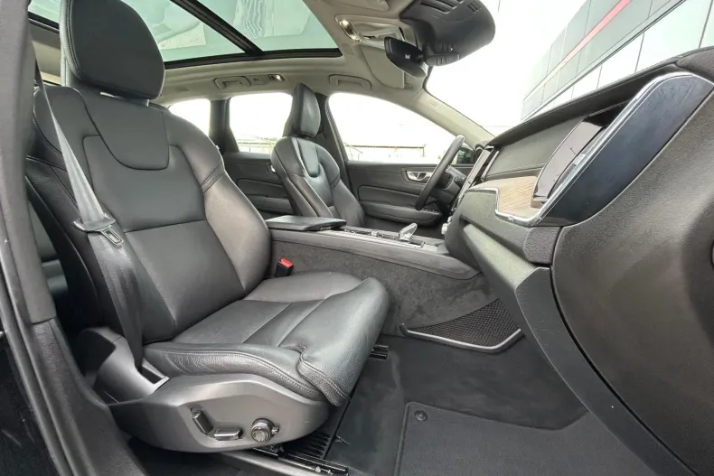 Volvo XC60 din 2022 cu 84.475 km - oferta VOL246754 - foto 9