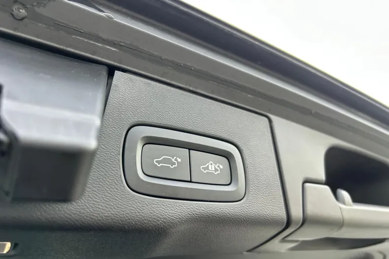 Volvo XC60 din 2022 cu 84.475 km - oferta VOL246754 - foto 31