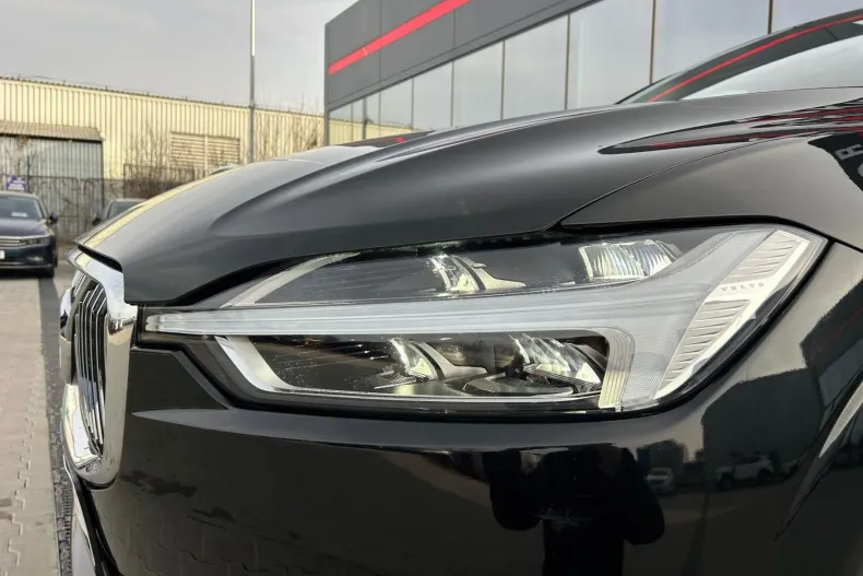 Volvo XC60 din 2022 cu 84.475 km - oferta VOL246754 - foto 32