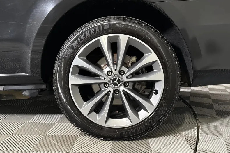 Mercedes-Benz V 250 (Clasa V) din 2023 cu 77.829 km - oferta MER246785 - foto 14