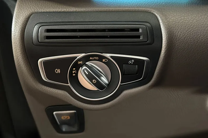 Mercedes-Benz V 250 (Clasa V) din 2023 cu 77.829 km - oferta MER246785 - foto 16