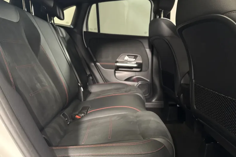 Mercedes-Benz GLA 200 (Clasa GLA) din 2025 cu 41.654 km - oferta MER246793 - foto 12