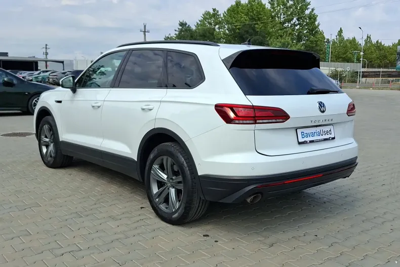 Volkswagen Touareg din 2021 cu 75.150 km - oferta VOL246815 - foto 2