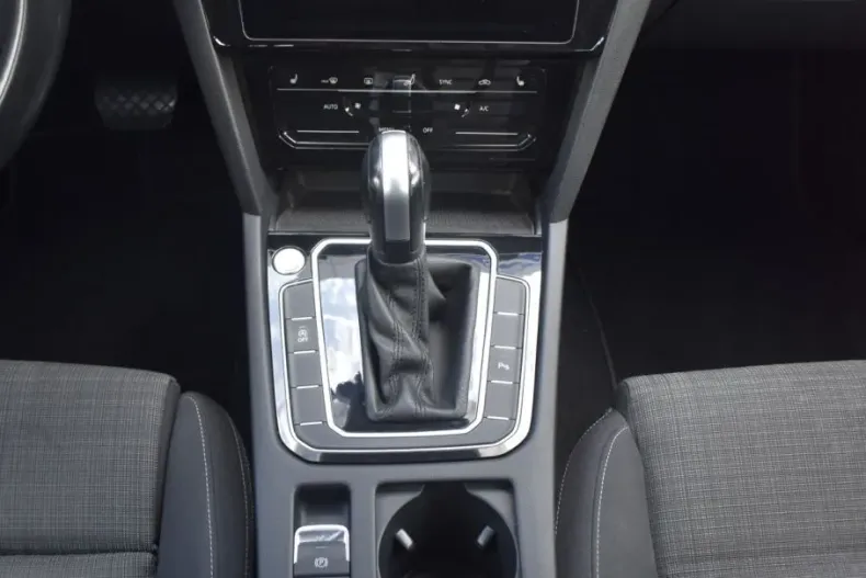 Volkswagen Passat din 2022 cu 50.133 km - oferta VOL246840 - foto 39