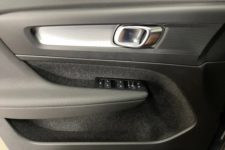 Volvo XC40 din 2021 cu 52.619 km - oferta VOL246851 - foto 26