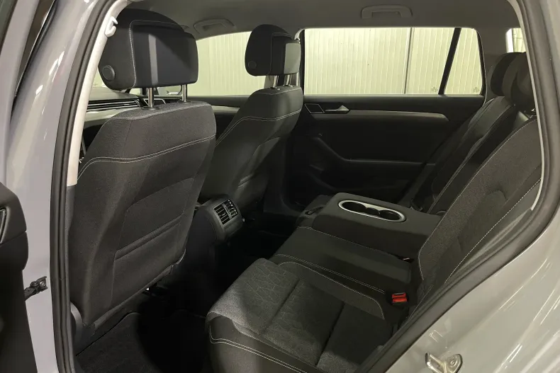 Volkswagen Passat din 2022 cu 82.300 km - oferta VOL246855 - foto 11