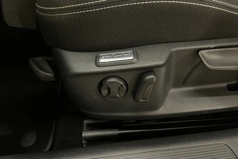 Volkswagen Passat din 2022 cu 82.300 km - oferta VOL246855 - foto 20