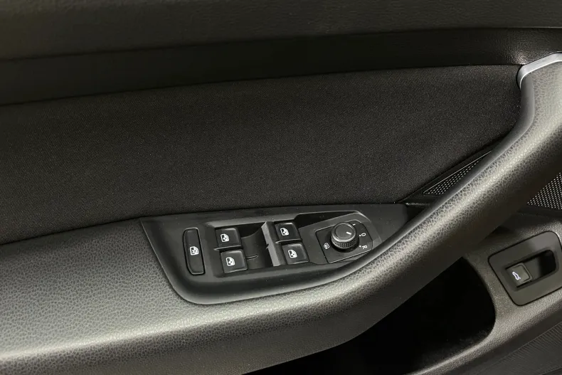 Volkswagen Passat din 2022 cu 82.300 km - oferta VOL246855 - foto 21