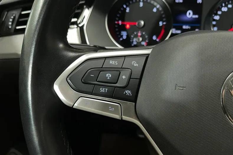 Volkswagen Passat din 2022 cu 82.300 km - oferta VOL246855 - foto 23