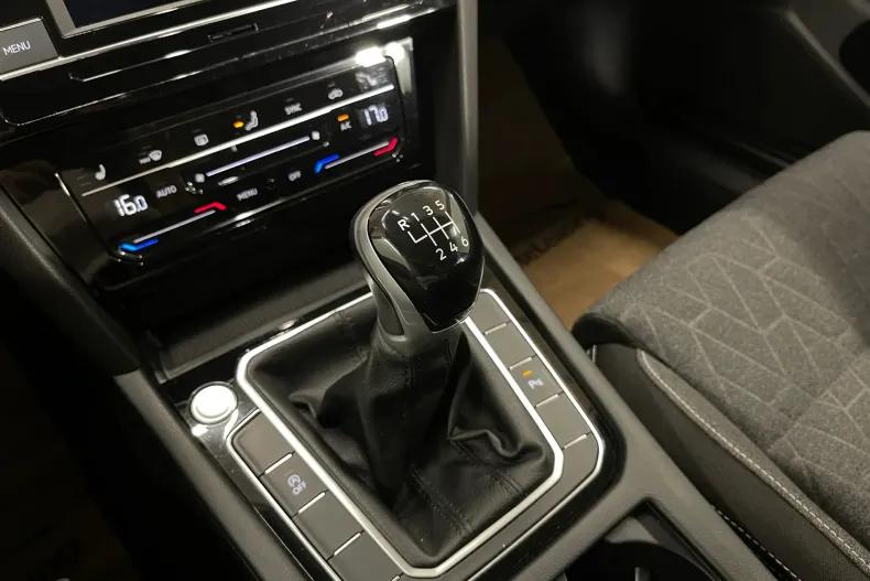 Volkswagen Passat din 2022 cu 82.300 km - oferta VOL246855 - foto 24