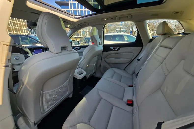 Volvo XC60 din 2021 cu 95.700 km - oferta VOL246897 - foto 8