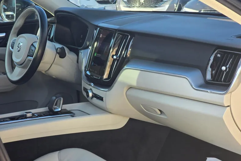 Volvo XC60 din 2021 cu 95.700 km - oferta VOL246897 - foto 11