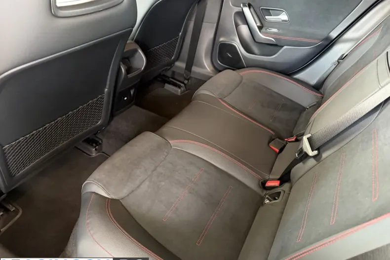 Mercedes-Benz CLA 200 (Clasa CLA) din 2025 cu 12.015 km - oferta MER246902 - foto 9