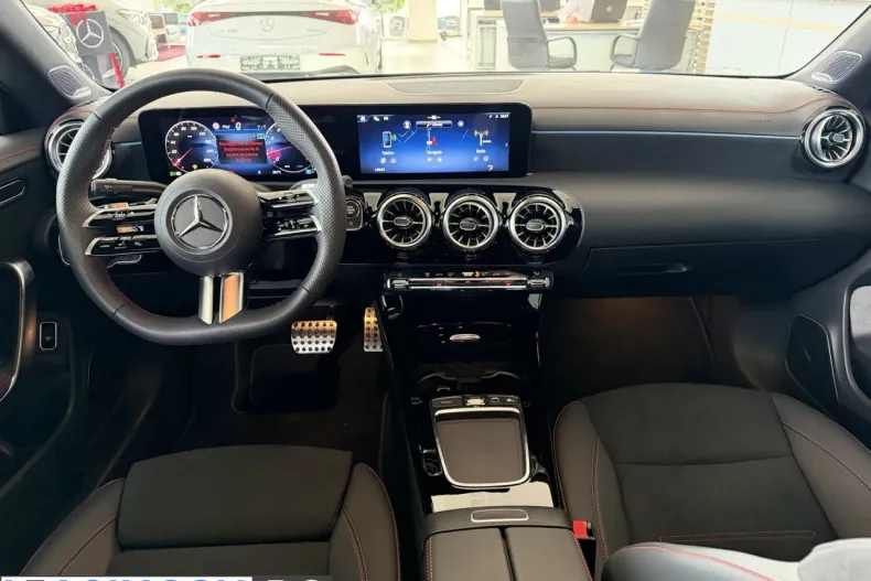 Mercedes-Benz CLA 200 (Clasa CLA) din 2025 cu 12.015 km - oferta MER246902 - foto 10