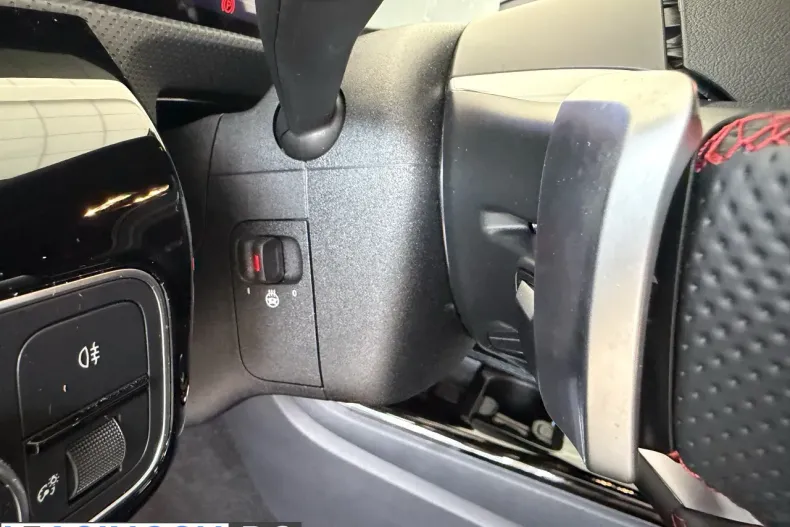 Mercedes-Benz CLA 200 (Clasa CLA) din 2025 cu 12.015 km - oferta MER246902 - foto 12