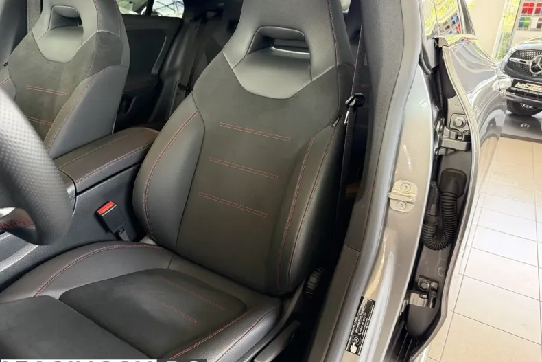 Mercedes-Benz CLA 200 (Clasa CLA) din 2025 cu 12.015 km - oferta MER246902 - foto 13