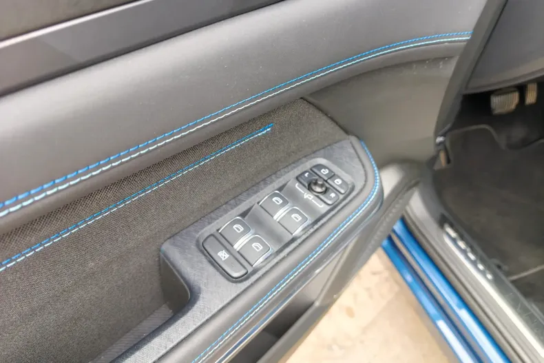 Lynk & Co 01 din 2023 cu 15.800 km - oferta LYN246926 - foto 11