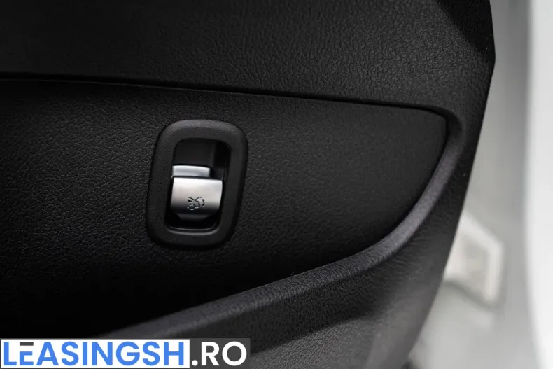 Mercedes-Benz C din 2025 cu 3.300 km - oferta MER246934 - foto 30