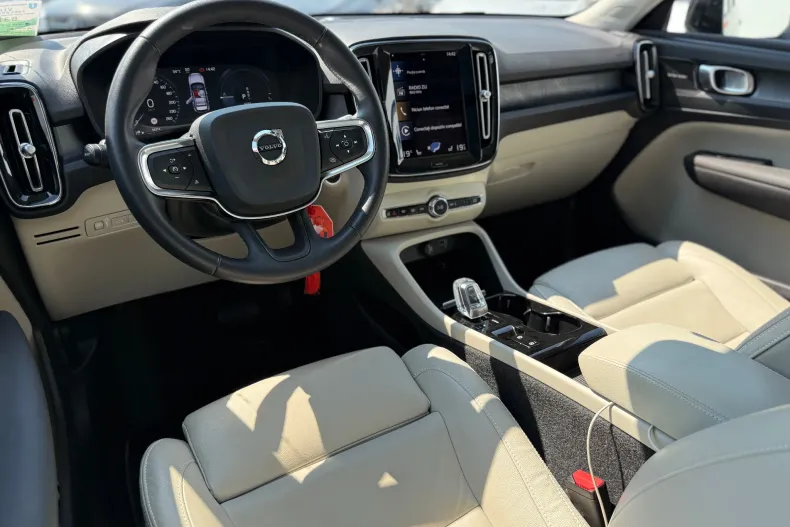Volvo XC40 din 2023 cu 56.374 km - oferta VOL246956 - foto 4