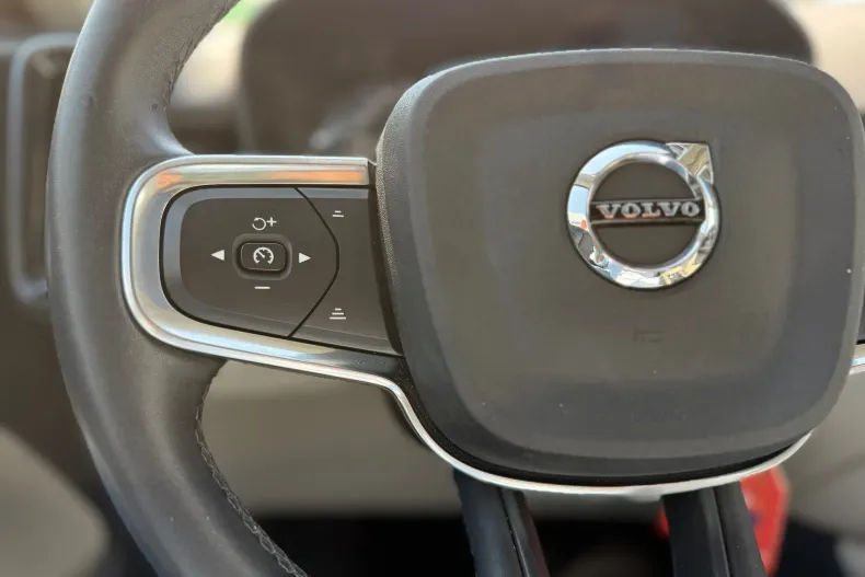 Volvo XC40 din 2023 cu 56.374 km - oferta VOL246956 - foto 5
