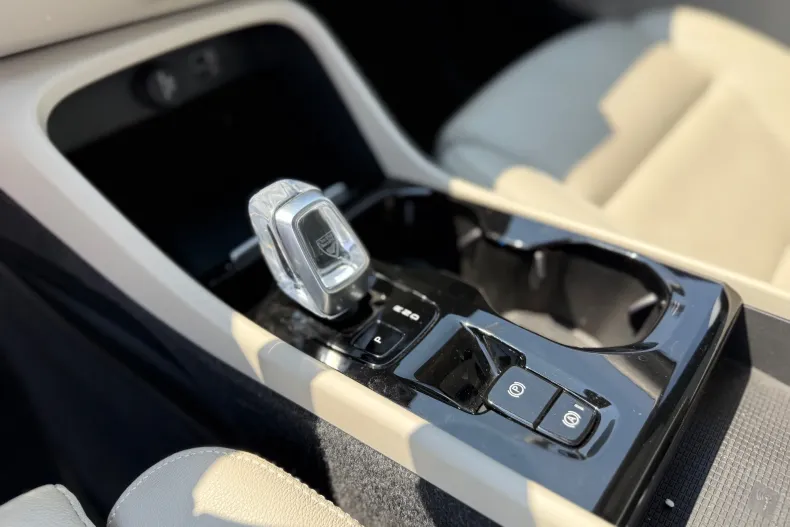 Volvo XC40 din 2023 cu 56.374 km - oferta VOL246956 - foto 7