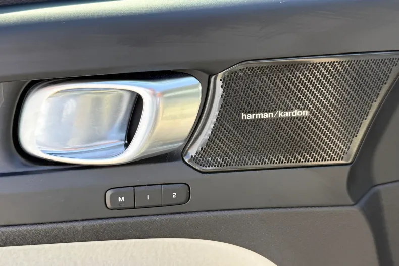 Volvo XC40 din 2023 cu 56.374 km - oferta VOL246956 - foto 13