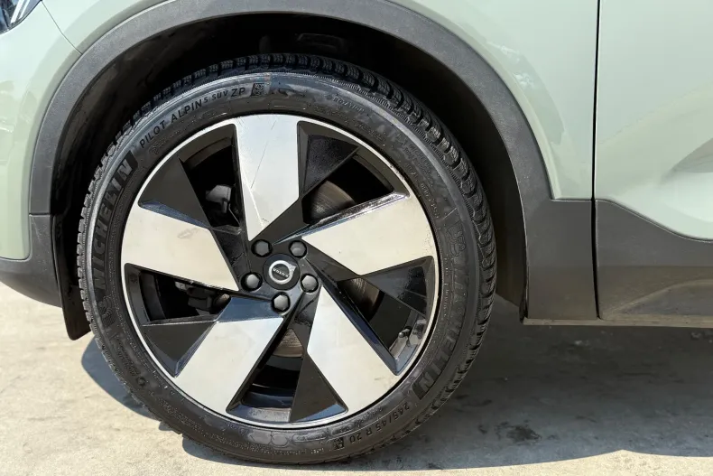 Volvo XC40 din 2023 cu 56.374 km - oferta VOL246956 - foto 25
