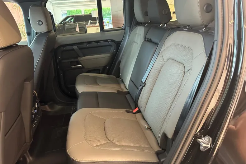 Land Rover Defender din 2026 cu 1 km - oferta LAN246959 - foto 7