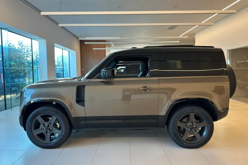 Land Rover Defender din 2026 cu 1 km - oferta LAN246960 - foto 2