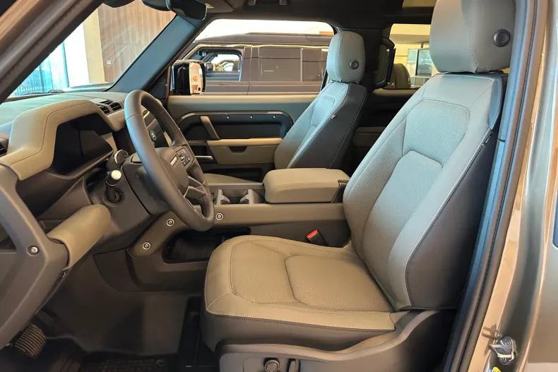 Land Rover Defender din 2026 cu 1 km - oferta LAN246960 - foto 5