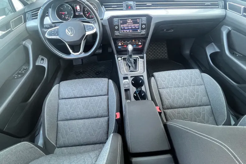 Volkswagen Passat din 2023 cu 68.121 km - oferta VOL246964 - foto 7
