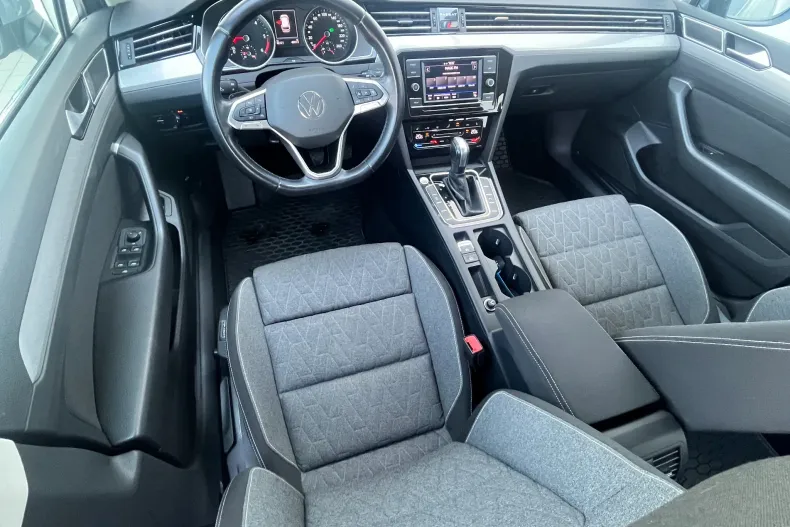 Volkswagen Passat din 2023 cu 68.121 km - oferta VOL246964 - foto 8