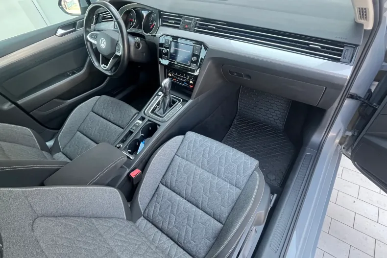 Volkswagen Passat din 2023 cu 68.121 km - oferta VOL246964 - foto 9