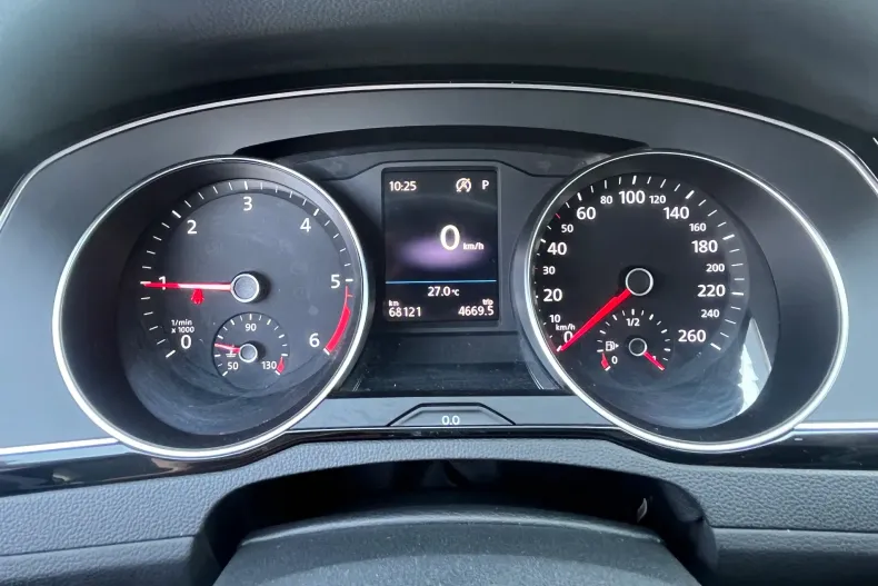Volkswagen Passat din 2023 cu 68.121 km - oferta VOL246964 - foto 14